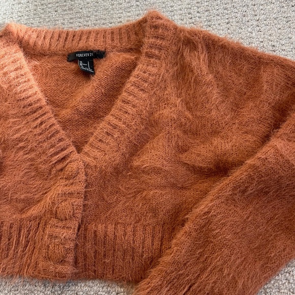 Cropped fuzzy Cardigan Sweater - Picture 2 of 6